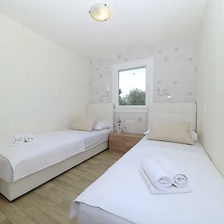 Camp Lostura Slanica Apartment
