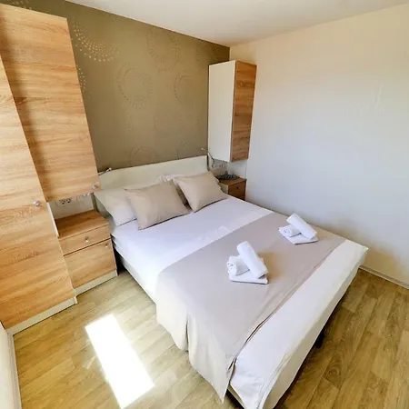 Camp Lostura Slanica Murter