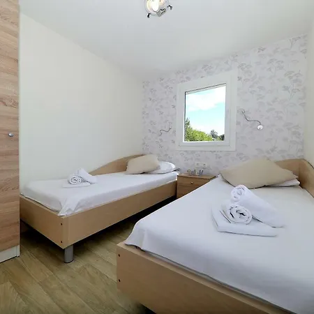 Camp Lostura Slanica Apartment