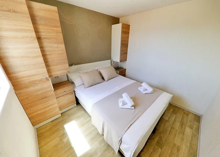 Camp Lostura Slanica 무르테르